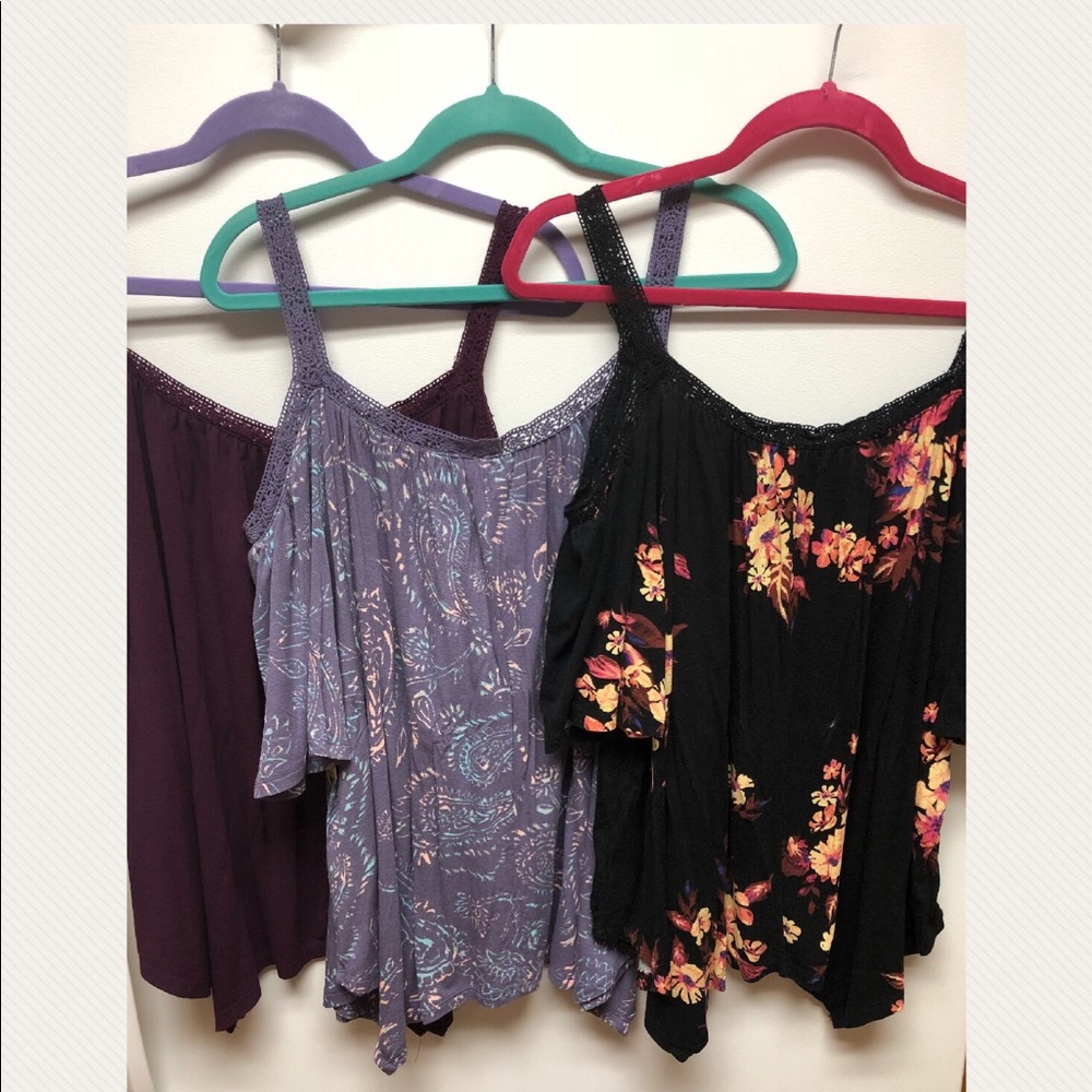❤️SOLD❤️ L cold shoulder flowy tops